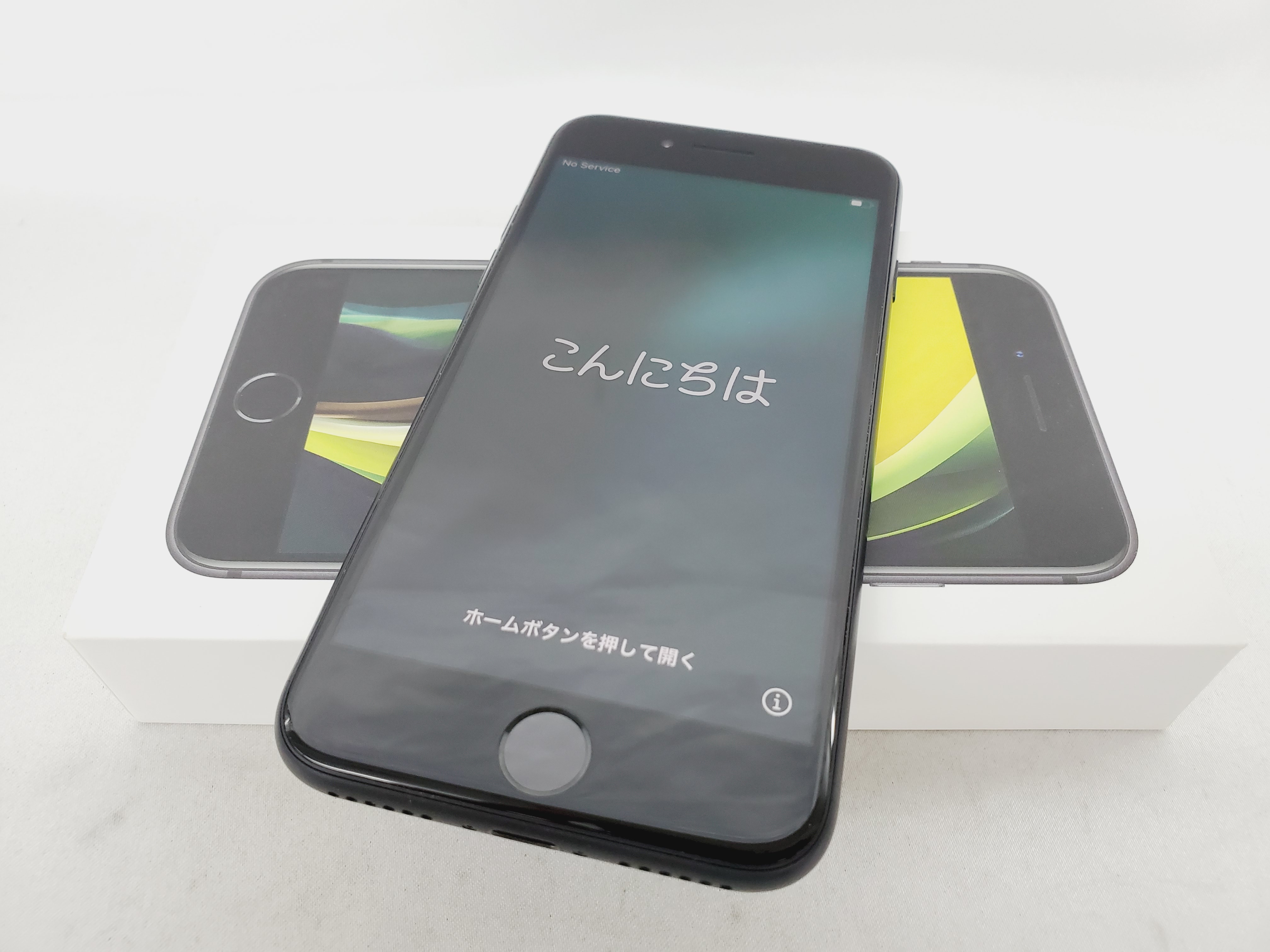 【美品】国内版 SIMフリー スマートフォン Apple iPhone SE 第2世代 64GB MHGP3J/A ブラック 11886611