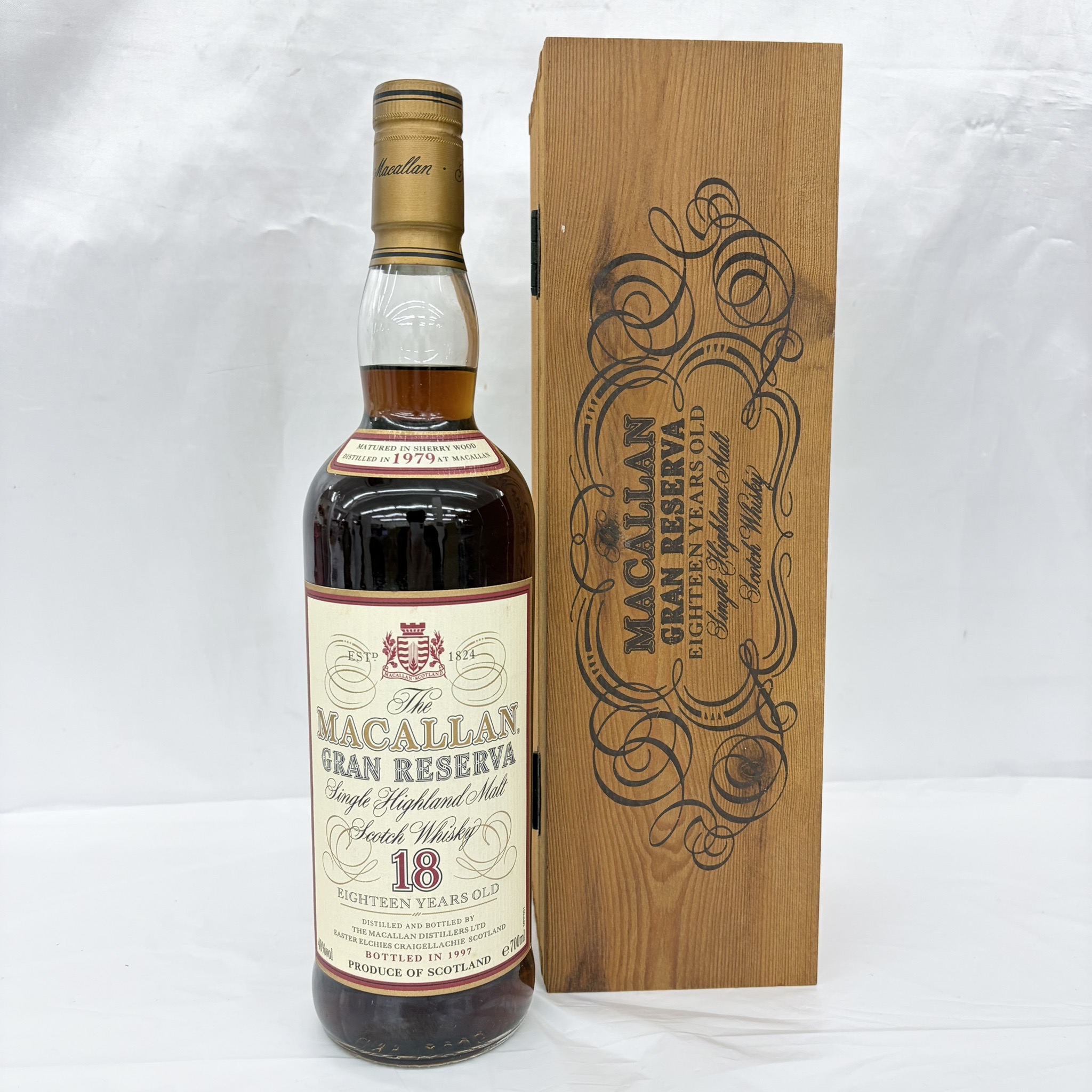 The MACALLAN ザ・マッカラン 18年 1979-1997 グランレゼルバ ウイスキー 700ml 40% 木箱/冊子付 836143815
